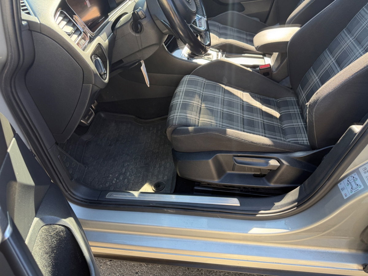Volkswagen Golf GTD 2.0 TDI DSG 5p. BlueMotion Technology (6)