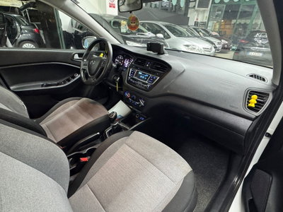 Hyundai i20 1.1 CRDi 12V 5 porte Style (9)