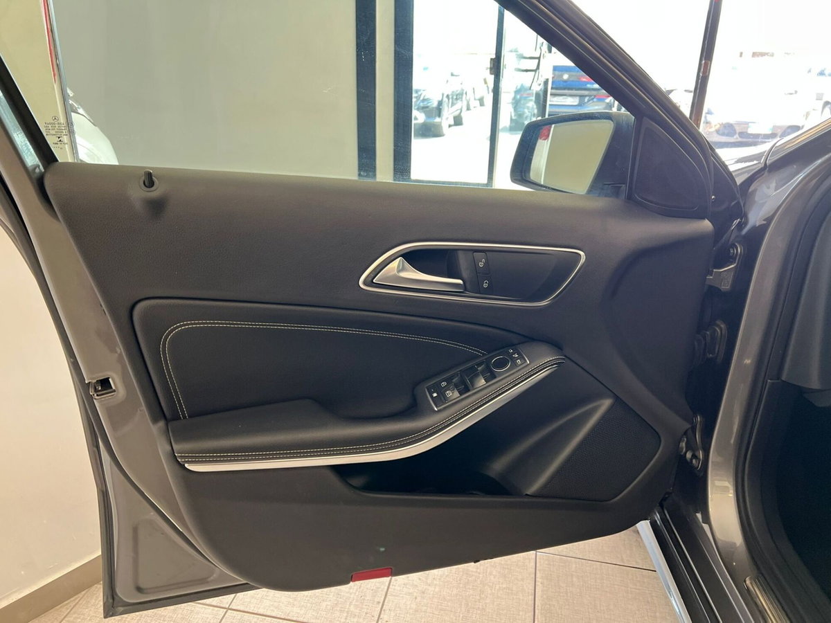 Mercedes-Benz Classe A 180 d Automatic Premium (13)