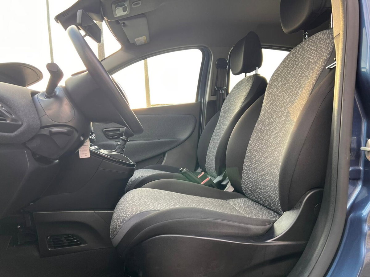 Lancia Ypsilon 1.0 FireFly 5 porte S&S Hybrid Silver Plus (6)