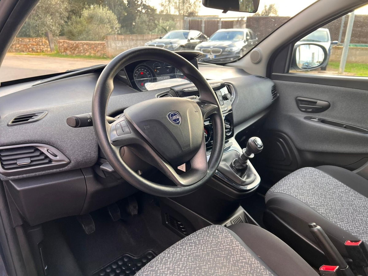 Lancia Ypsilon 1.0 FireFly 5 porte S&S Hybrid Silver Plus (7)