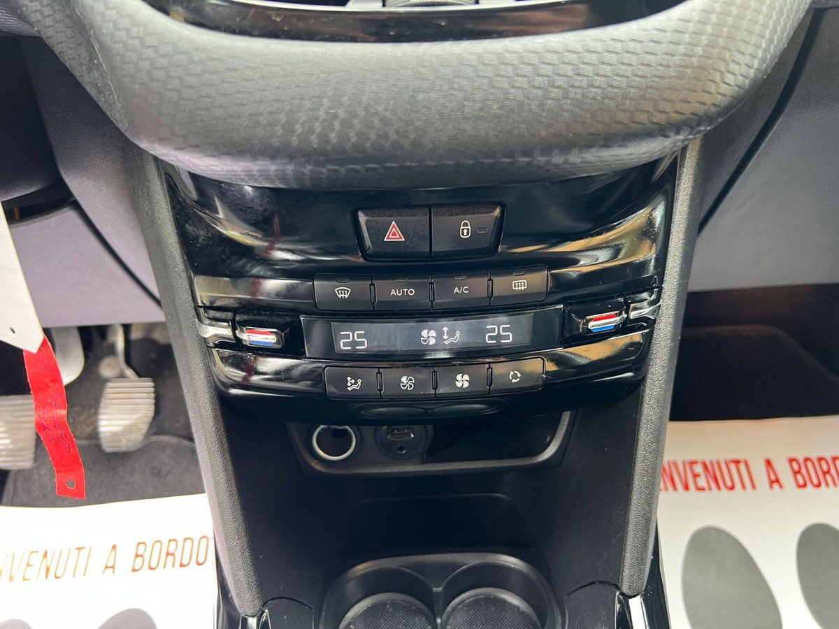 Peugeot 2008 120 S&S Black Matt (12)