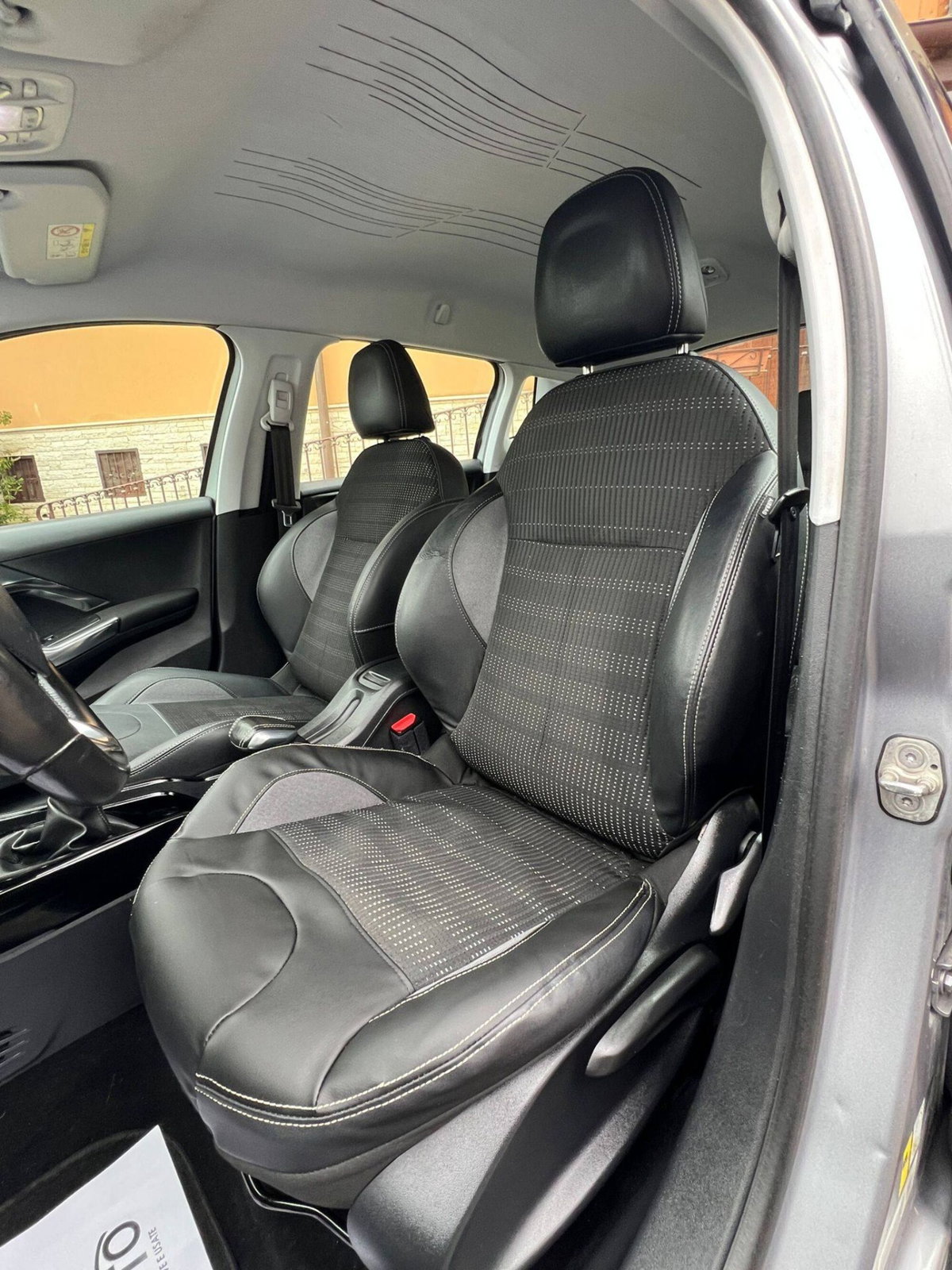 Peugeot 2008 120 S&S Black Matt (17)