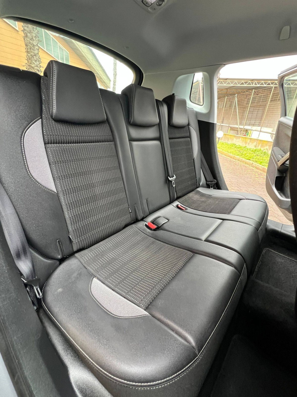 Peugeot 2008 120 S&S Black Matt (18)