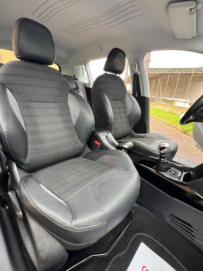Peugeot 2008 120 S&S Black Matt (20)