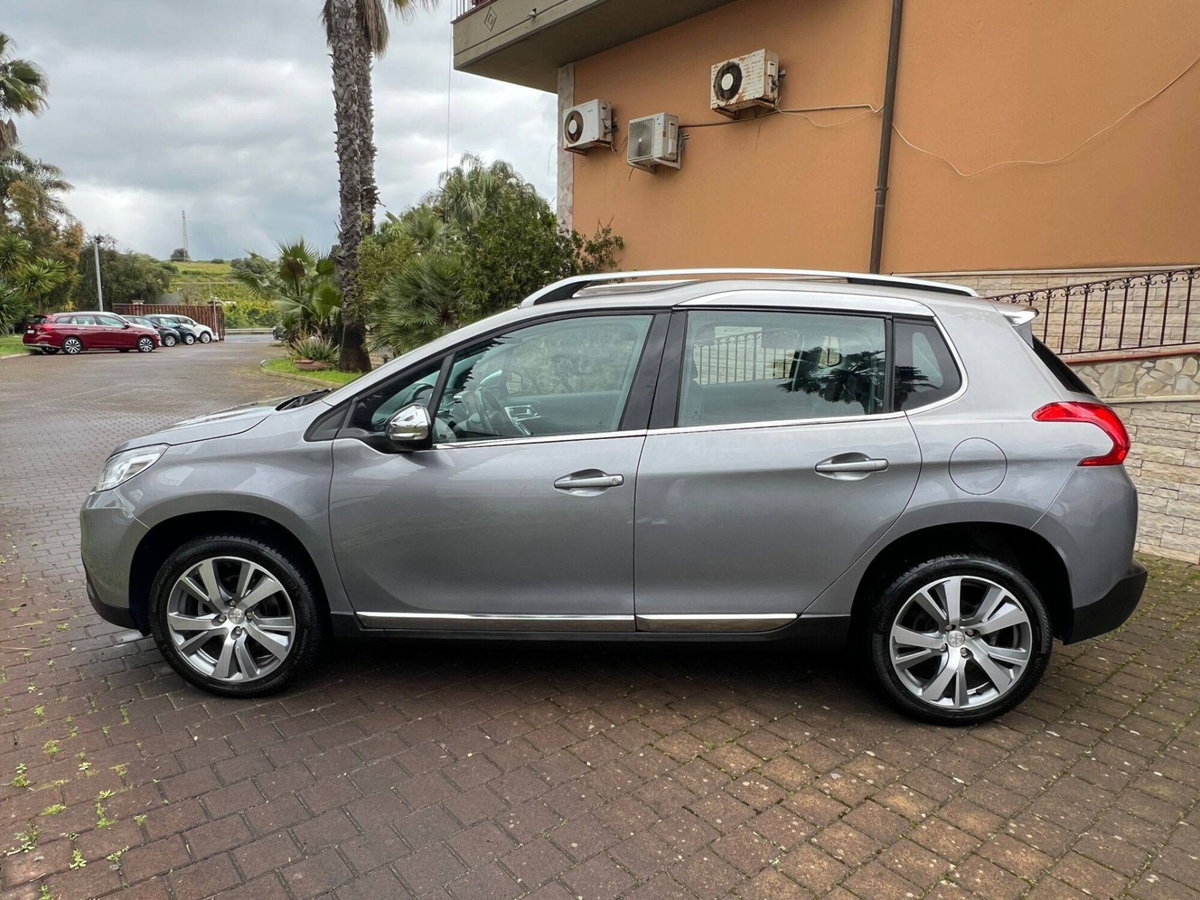 Peugeot 2008 120 S&S Black Matt (4)