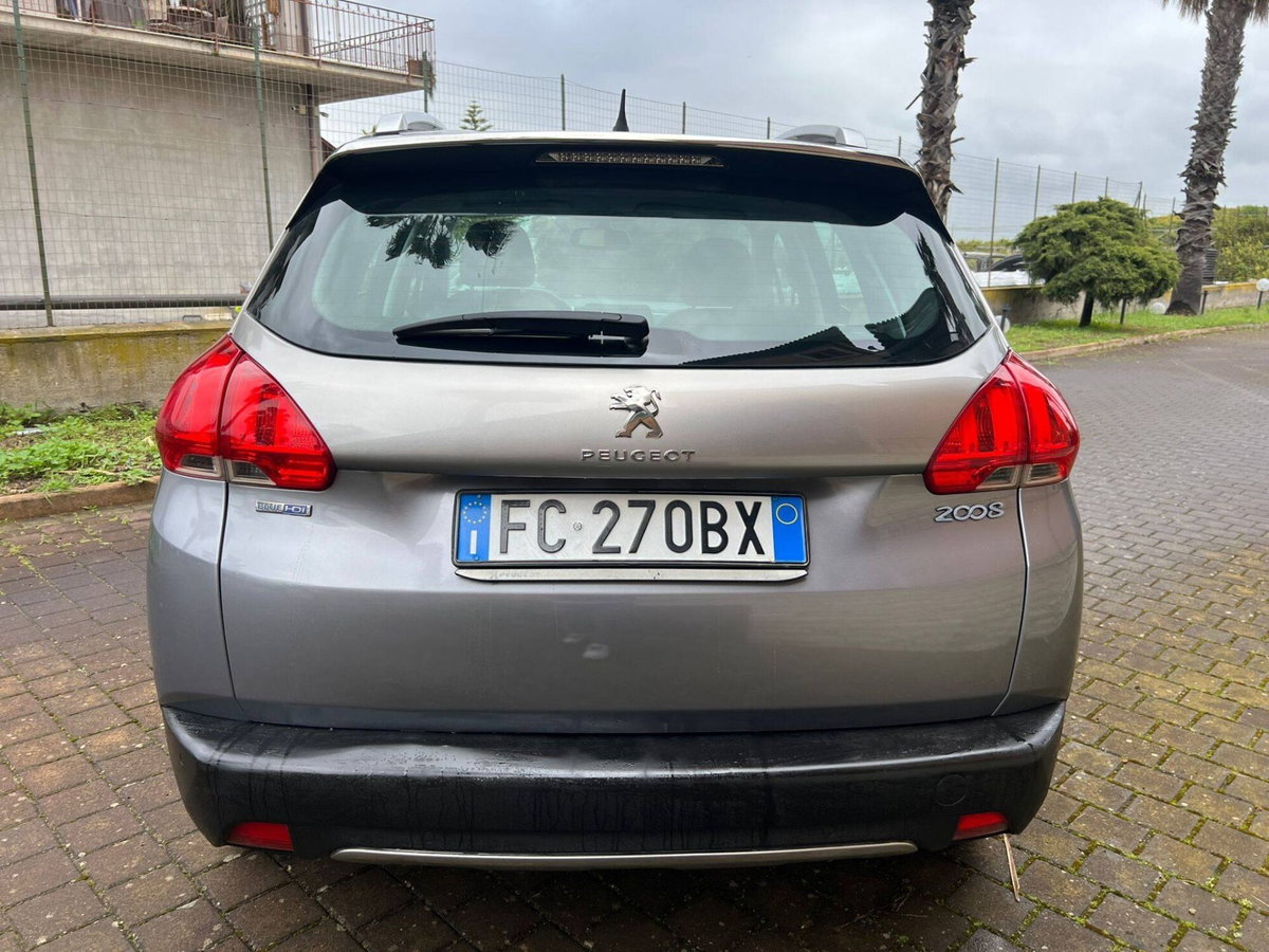 Peugeot 2008 120 S&S Black Matt (5)