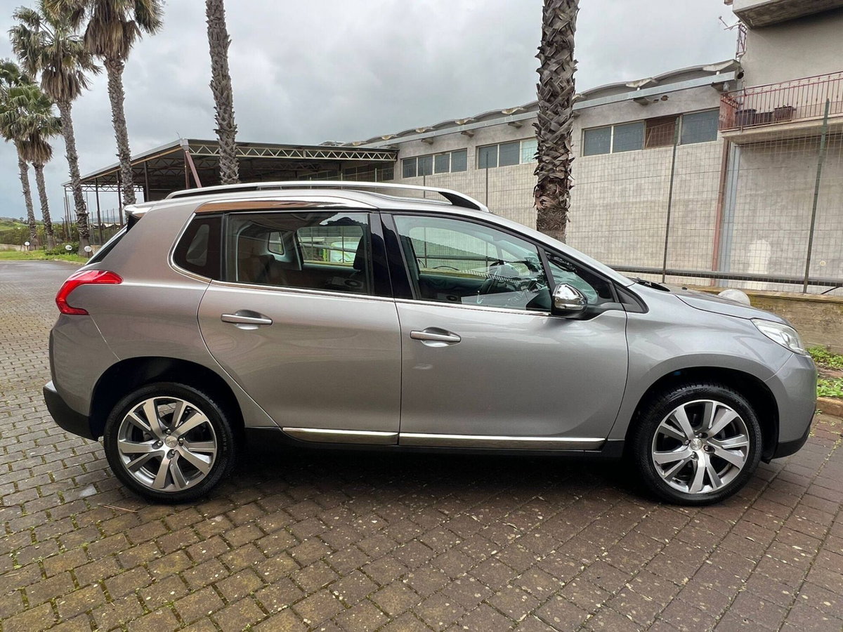 Peugeot 2008 120 S&S Black Matt (6)