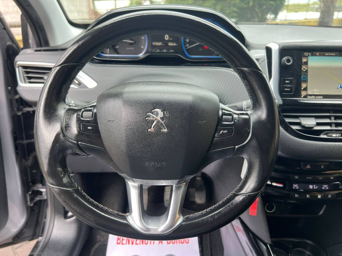 Peugeot 2008 120 S&S Black Matt (8)