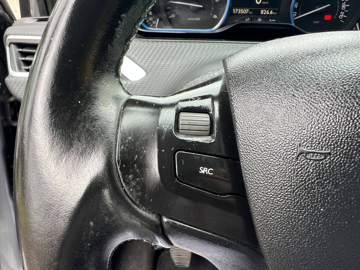 Peugeot 2008 120 S&S Black Matt (9)