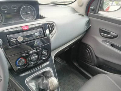 Lancia Ypsilon 1.3 MJT 16V 95 CV 5 porte S&S Silver (10)
