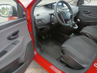 Lancia Ypsilon 1.3 MJT 16V 95 CV 5 porte S&S Silver (7)