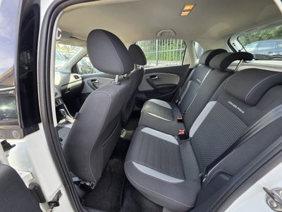 Volkswagen Polo Cross 1.4 TDI DSG BlueMotion Technology (14)