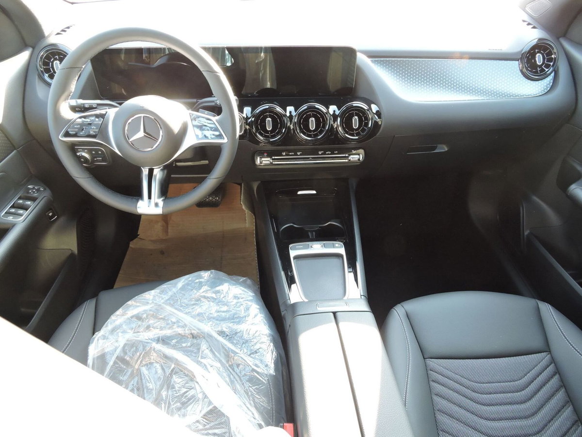 Mercedes-Benz GLA SUV 180 Advanced auto (11)