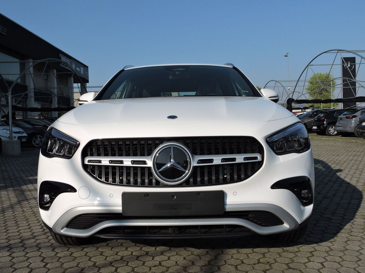 Mercedes-Benz GLA SUV 180 Advanced auto (2)