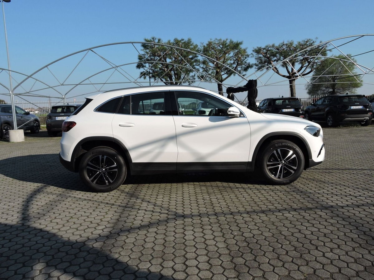 Mercedes-Benz GLA SUV 180 Advanced auto (4)