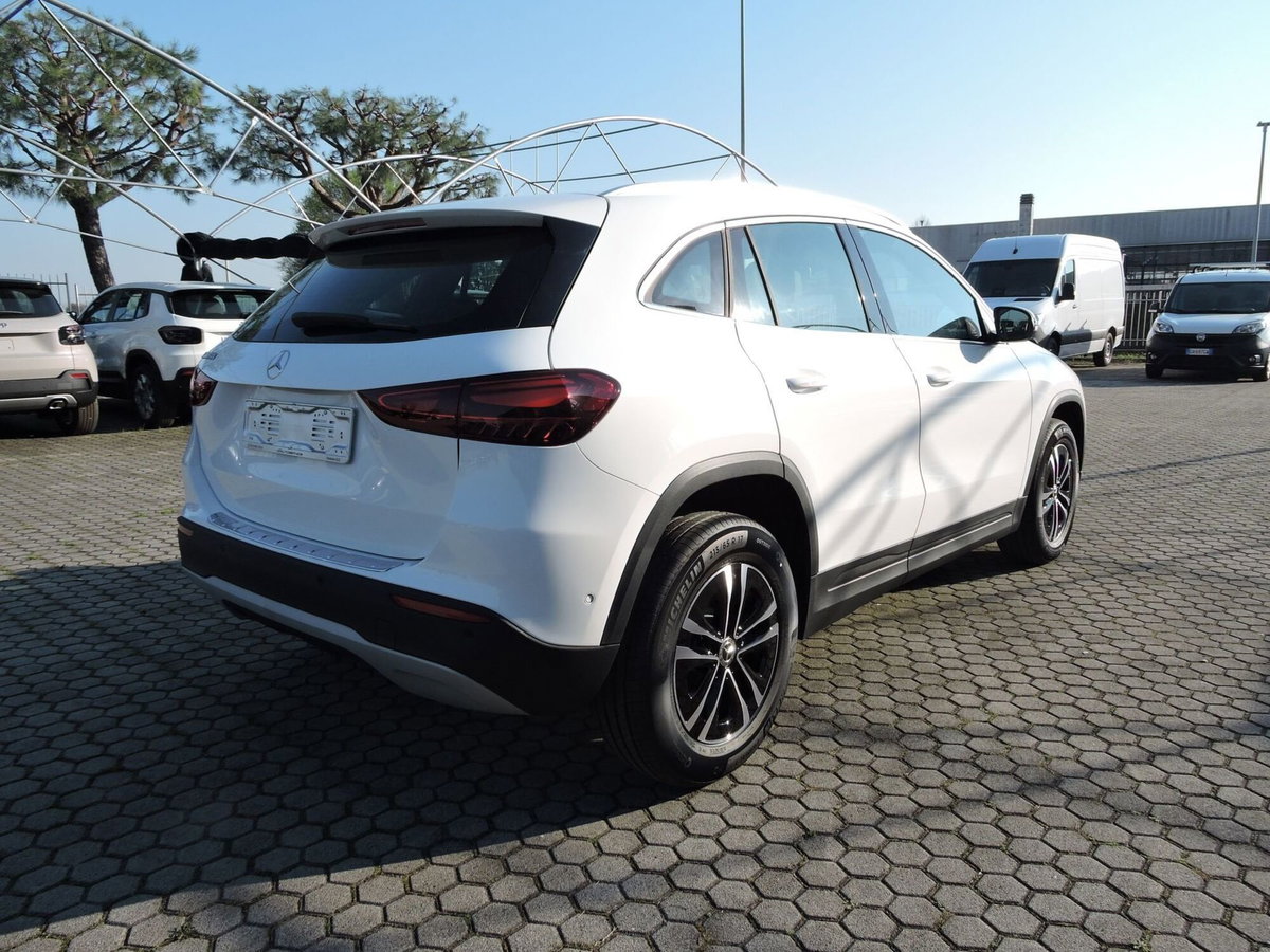 Mercedes-Benz GLA SUV 180 Advanced auto (5)
