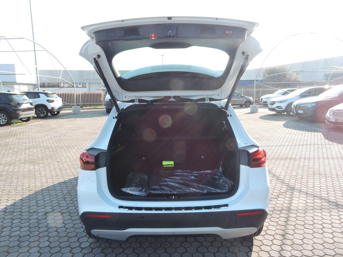 Mercedes-Benz GLA SUV 180 Advanced auto (8)
