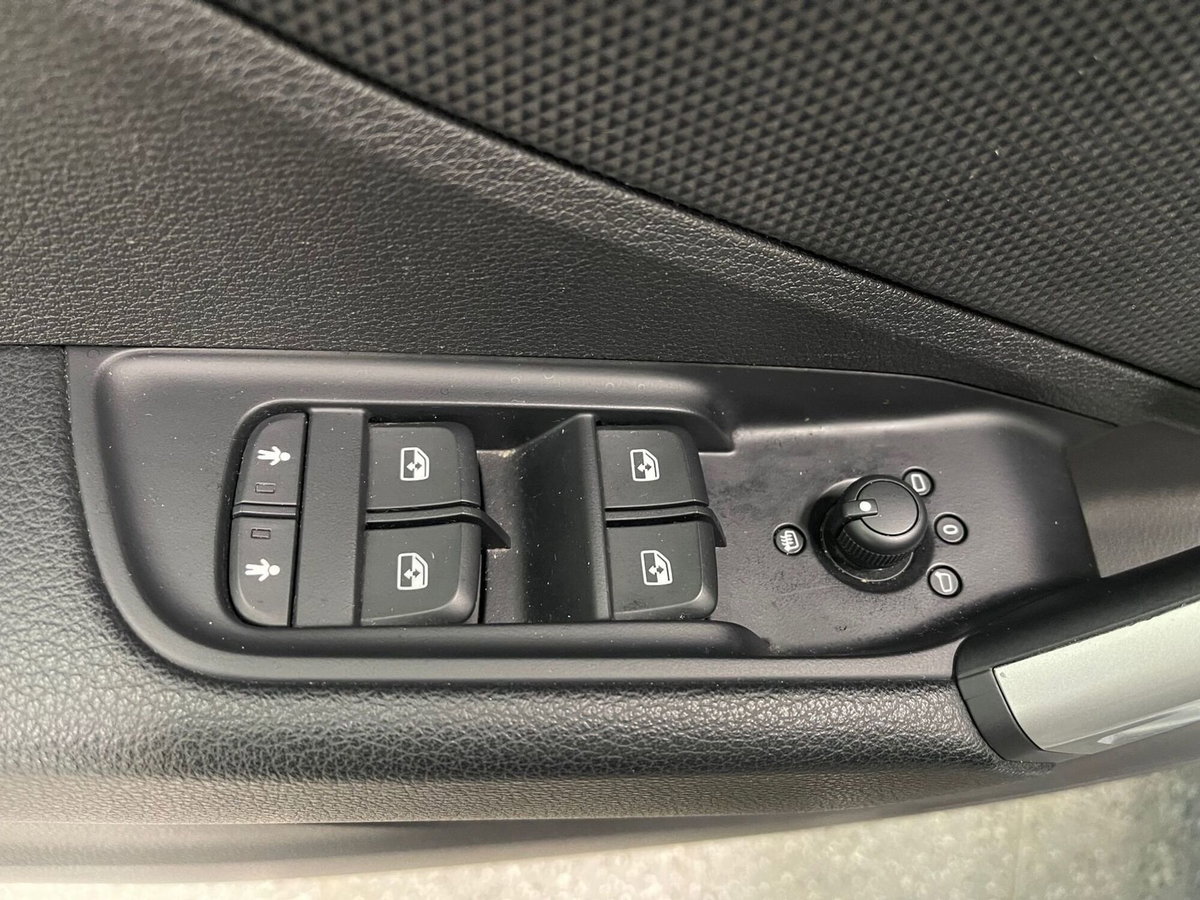 Audi Q2 Q2 35 TFSI S tronic Business (12)