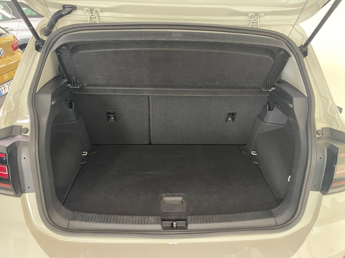 Volkswagen T-Cross 1.0 TSI Style BMT (9)