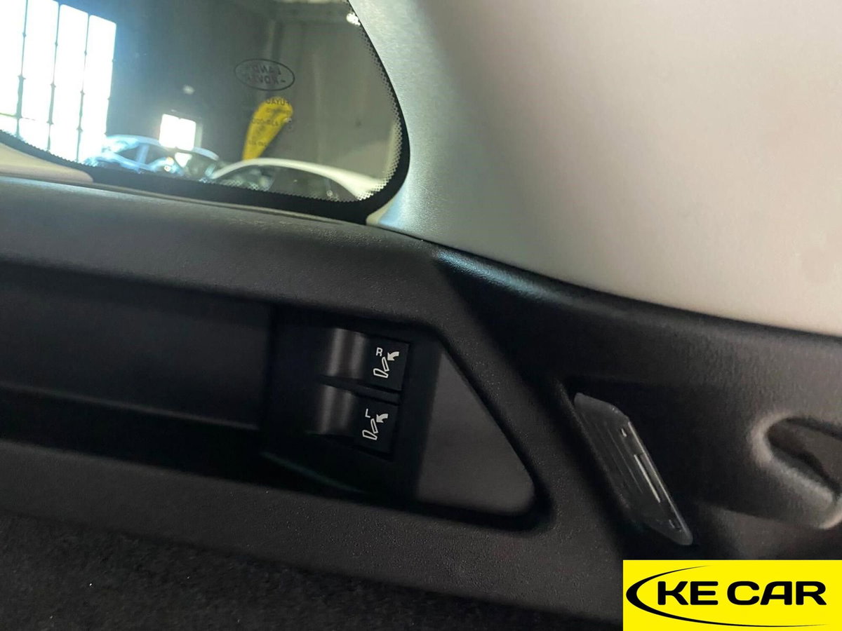 Land Rover Discovery Sport 2.0 TD4 150 CV SE (16)