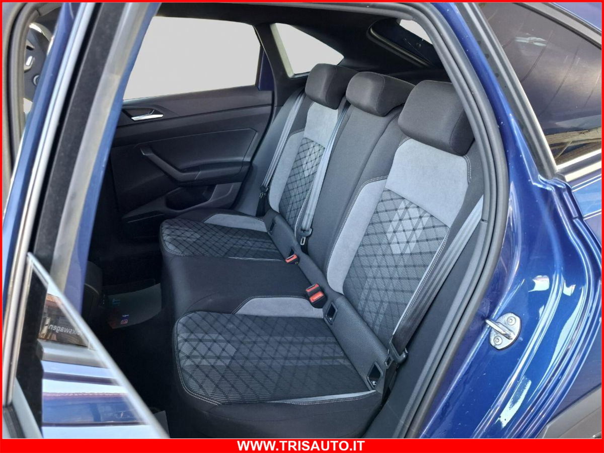 Volkswagen Taigo 1.0 tsi R-Line 115cv (11)
