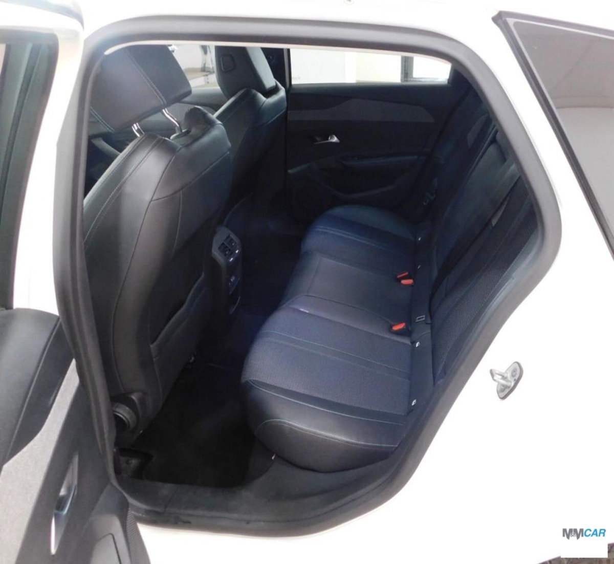 Peugeot 308 SW BlueHDi 130 S&S EAT8 Allure Pack (8)