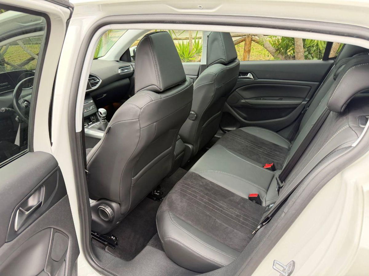 Peugeot 308 BlueHDi 120 S&S Allure (10)