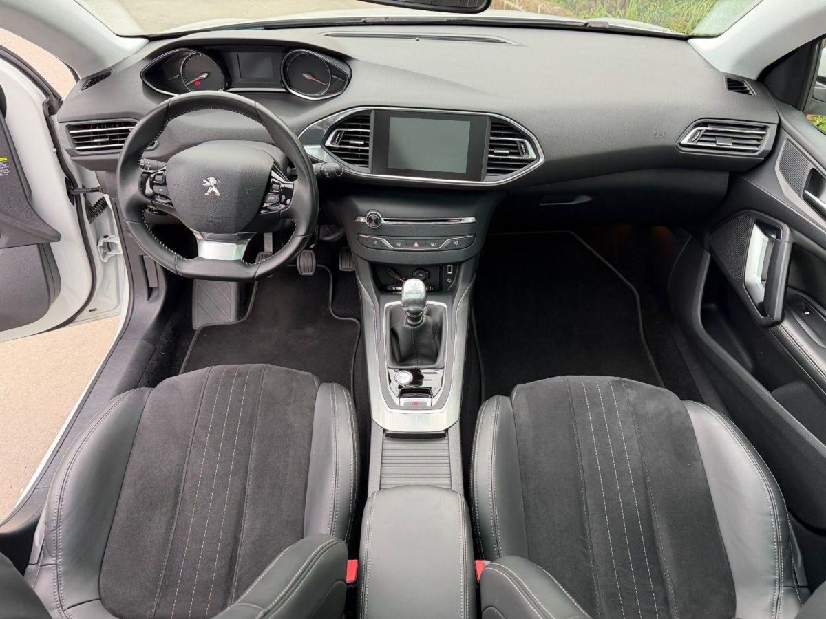 Peugeot 308 BlueHDi 120 S&S Allure (11)