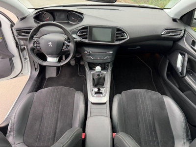 Peugeot 308 BlueHDi 120 S&S Allure (11)