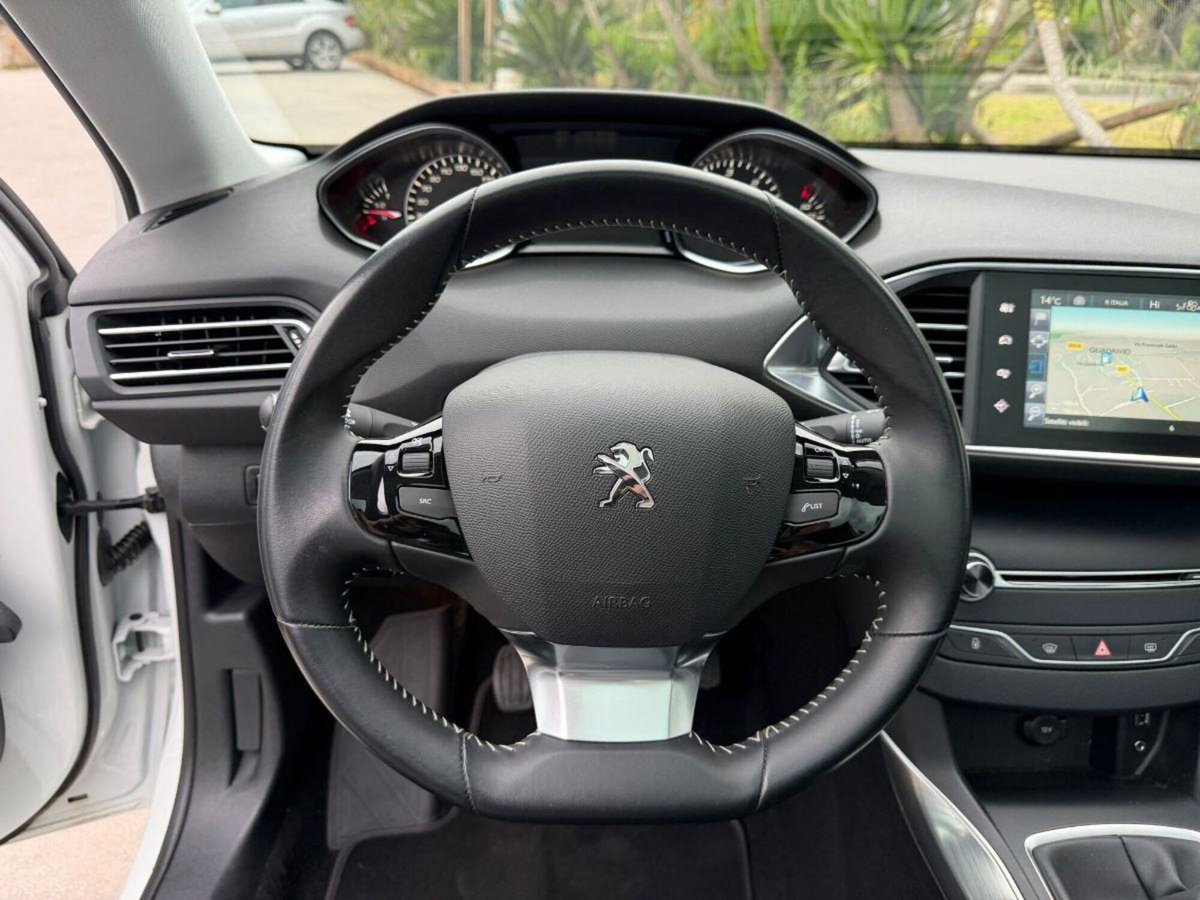 Peugeot 308 BlueHDi 120 S&S Allure (12)