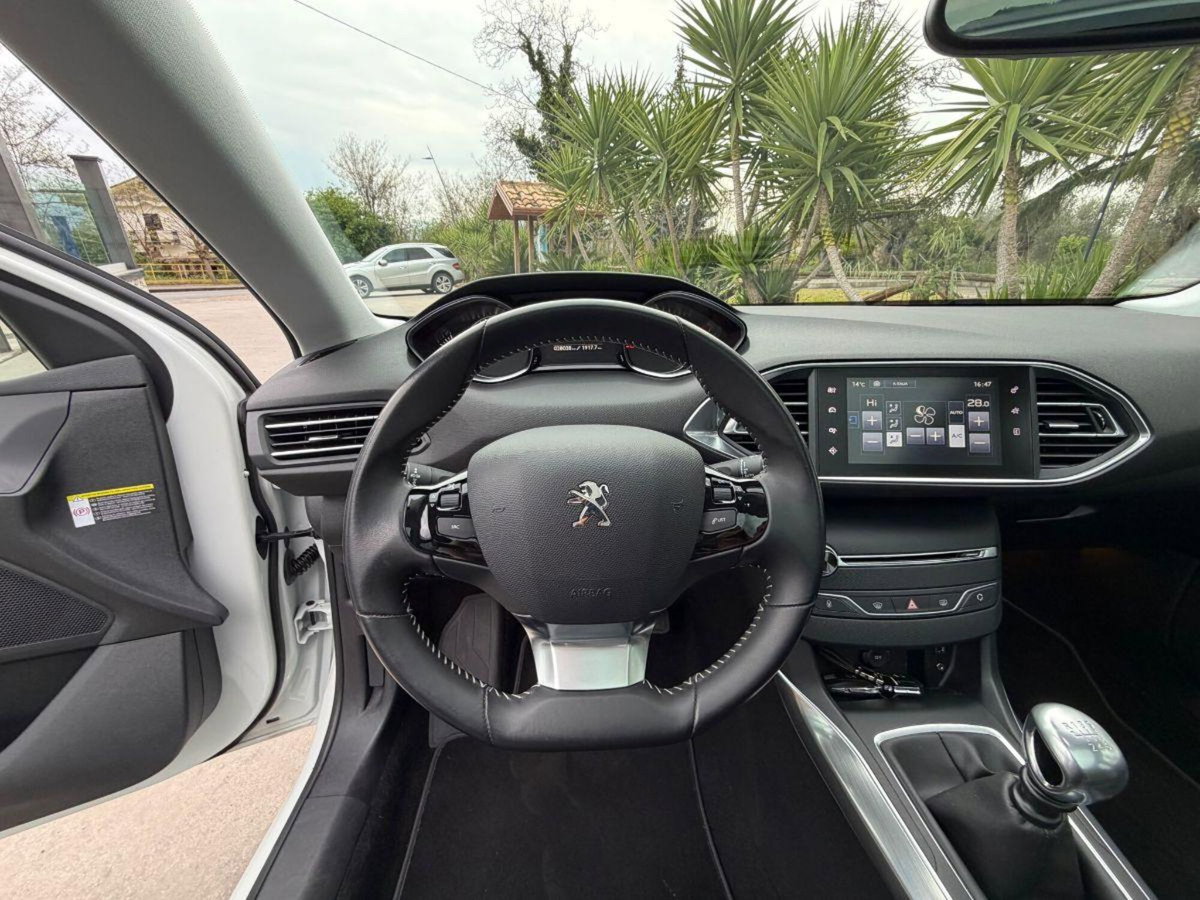 Peugeot 308 BlueHDi 120 S&S Allure (13)