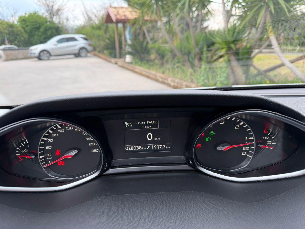 Peugeot 308 BlueHDi 120 S&S Allure (17)