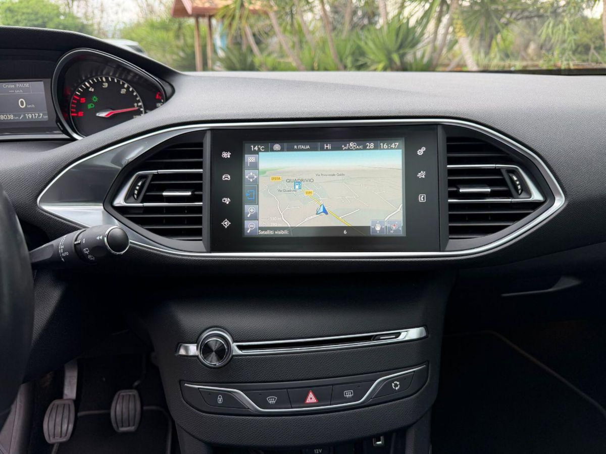 Peugeot 308 BlueHDi 120 S&S Allure (18)