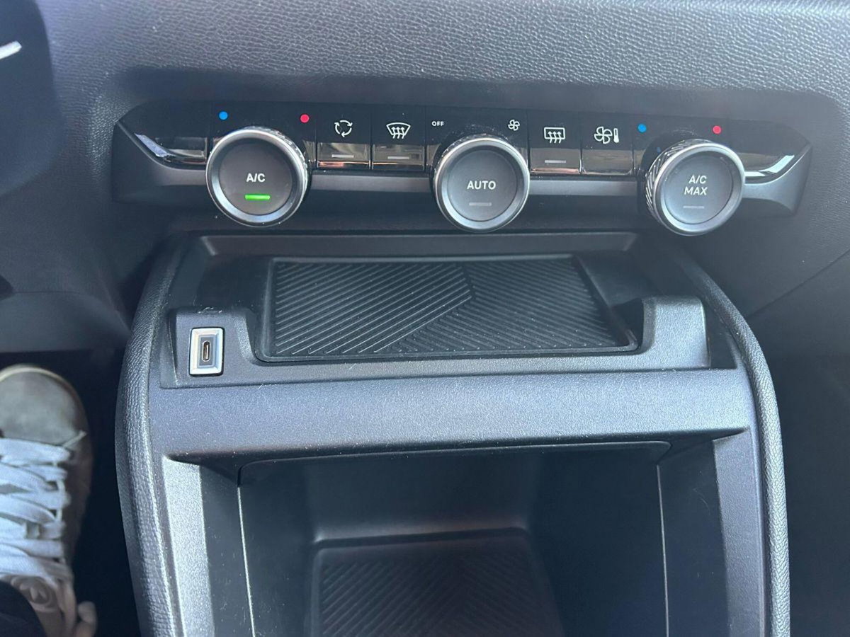 Citroen C4 PureTech 130 S&S Feel (16)