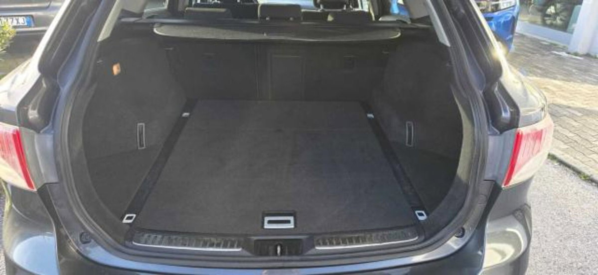 Toyota Avensis Station Wagon 2.2 D-Cat aut. Wagon Executive Safety (12)