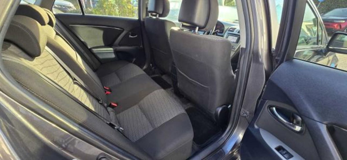 Toyota Avensis Station Wagon 2.2 D-Cat aut. Wagon Executive Safety (13)