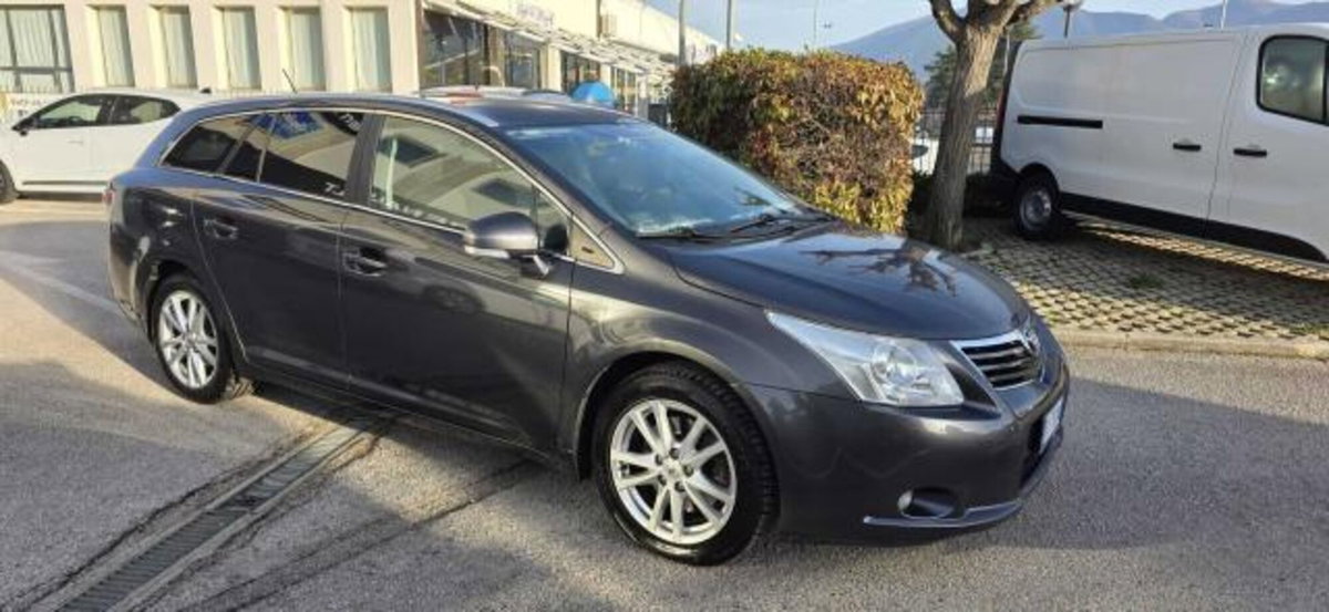 Toyota Avensis Station Wagon 2.2 D-Cat aut. Wagon Executive Safety (2)