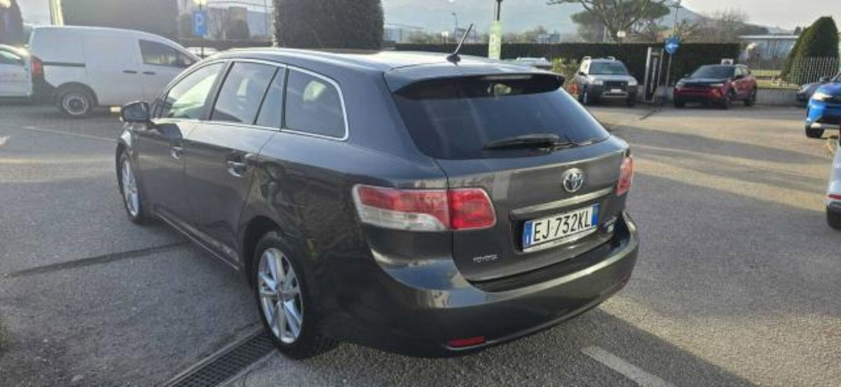 Toyota Avensis Station Wagon 2.2 D-Cat aut. Wagon Executive Safety (3)