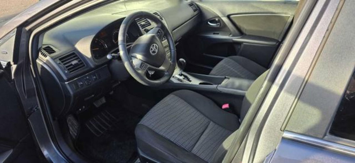 Toyota Avensis Station Wagon 2.2 D-Cat aut. Wagon Executive Safety (6)