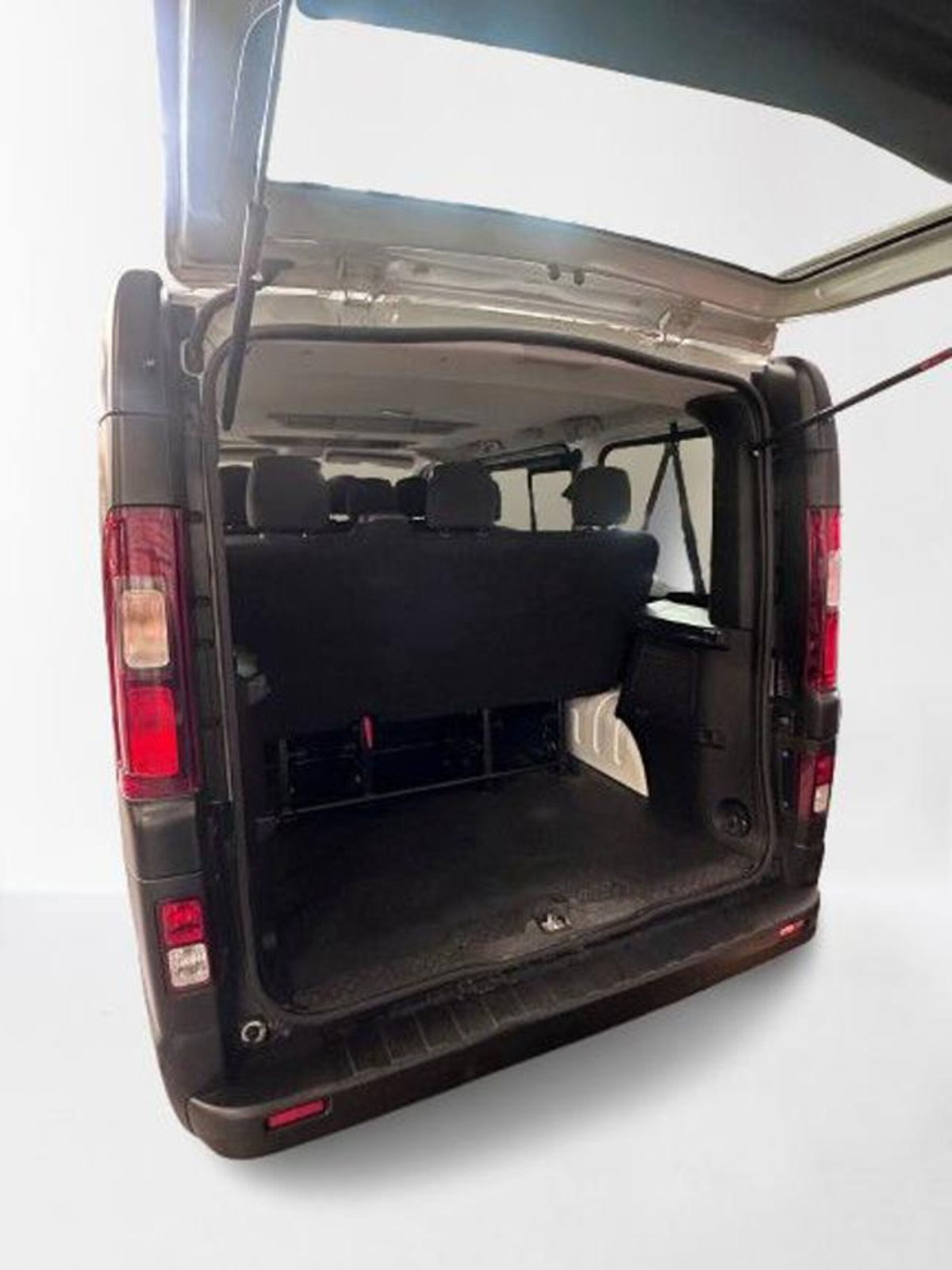 Nissan Primastar 2.0 dCi 110CV PC-TN Bus (7)