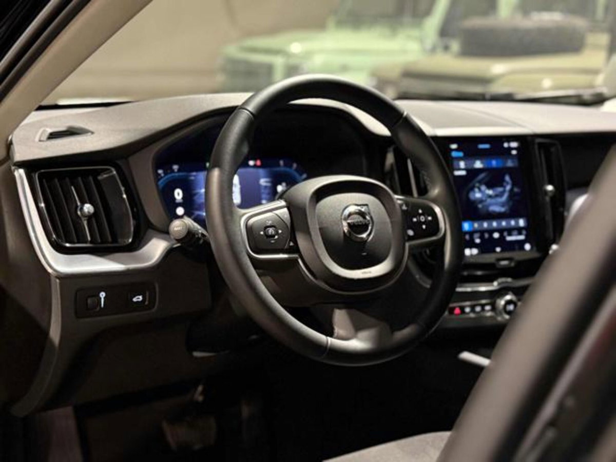 Volvo XC60 B4 Geartronic Momentum Pro (11)