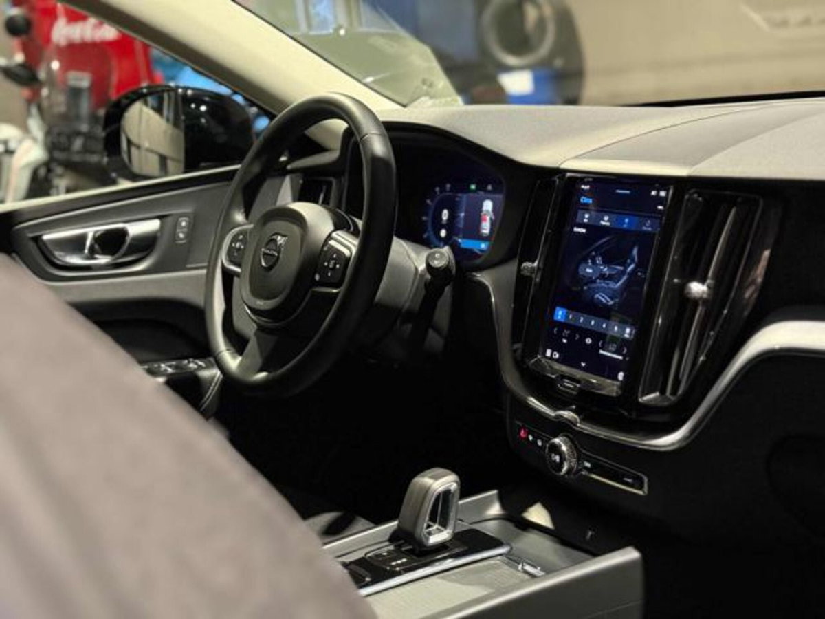 Volvo XC60 B4 Geartronic Momentum Pro (14)