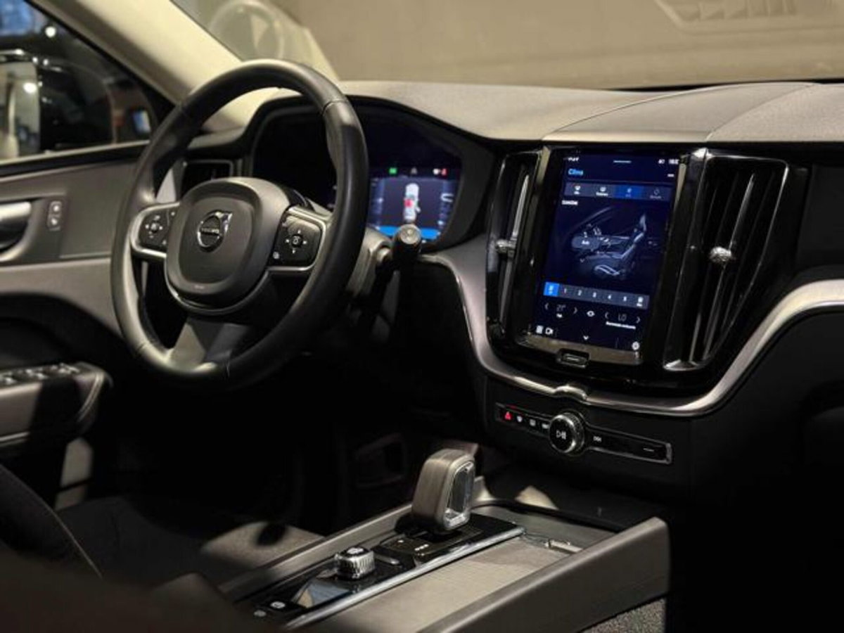 Volvo XC60 B4 Geartronic Momentum Pro (15)
