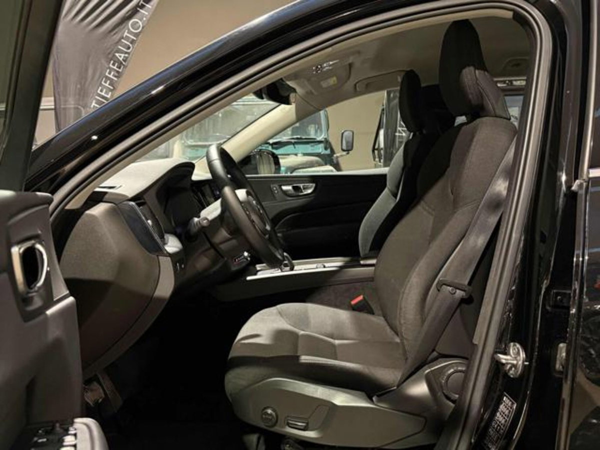 Volvo XC60 B4 Geartronic Momentum Pro (8)