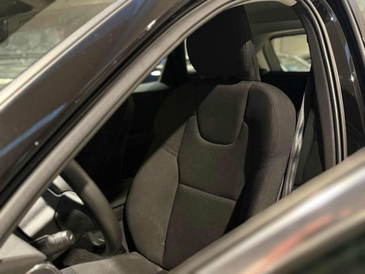 Volvo XC60 B4 Geartronic Momentum Pro (9)