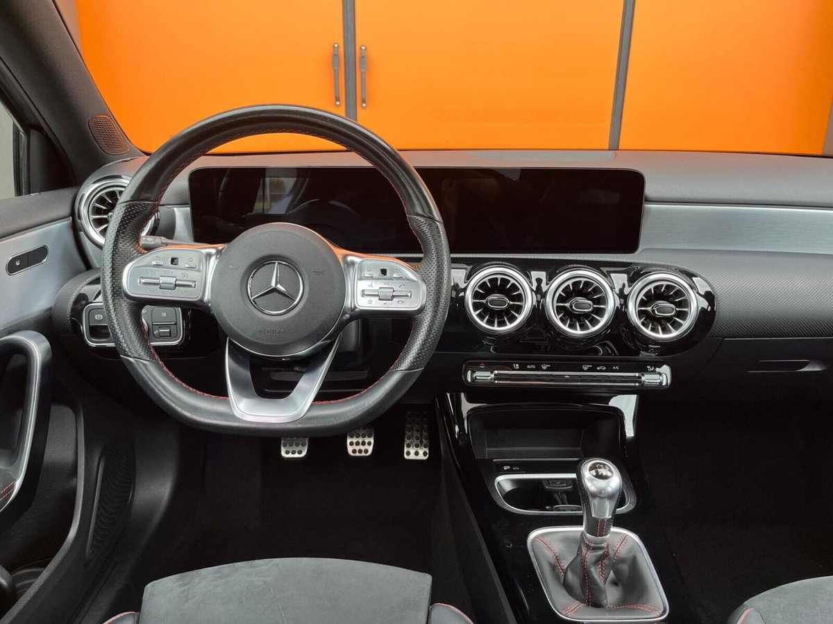 Mercedes-Benz Classe A 180 d Premium (13)