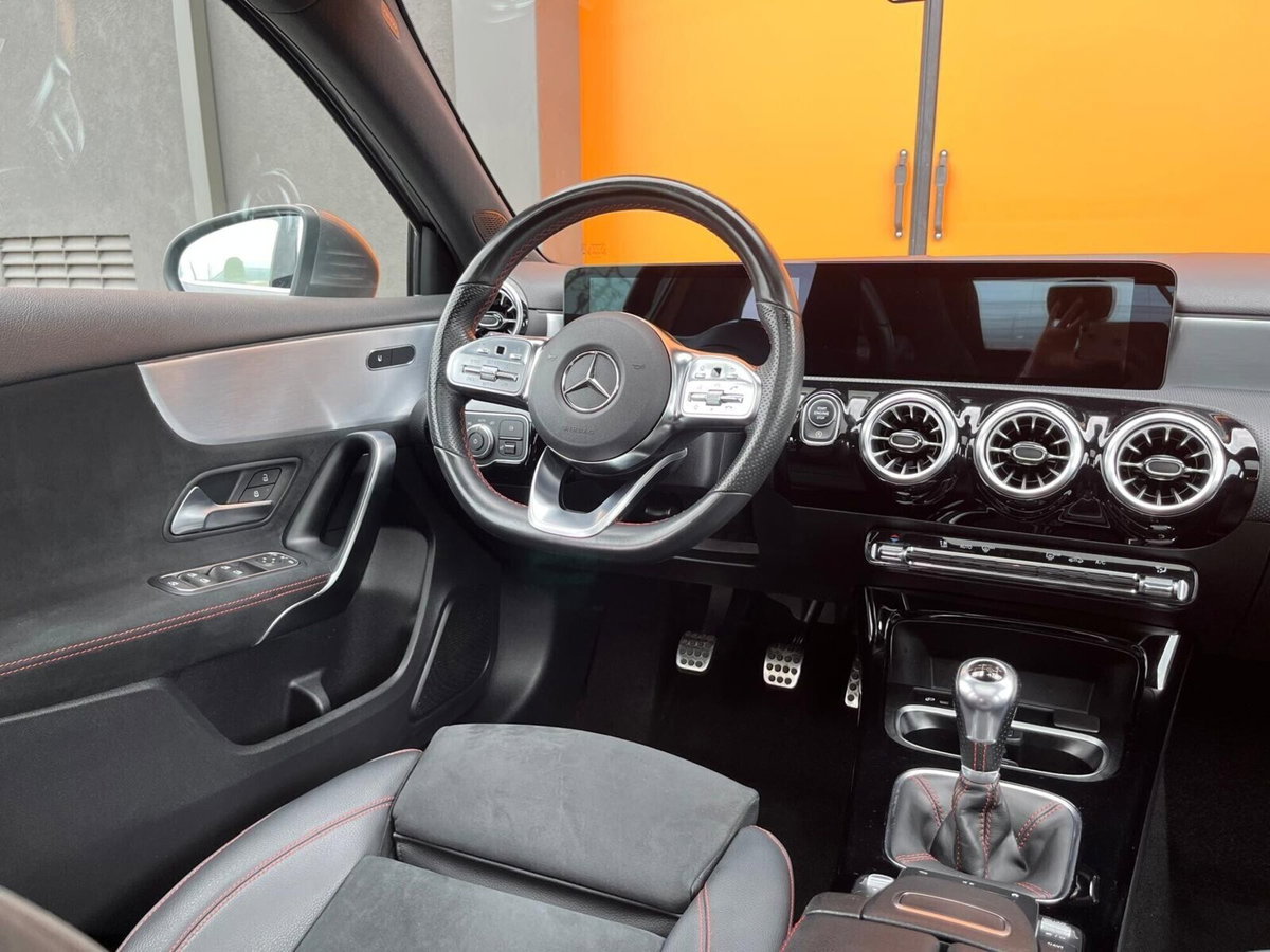 Mercedes-Benz Classe A 180 d Premium (14)