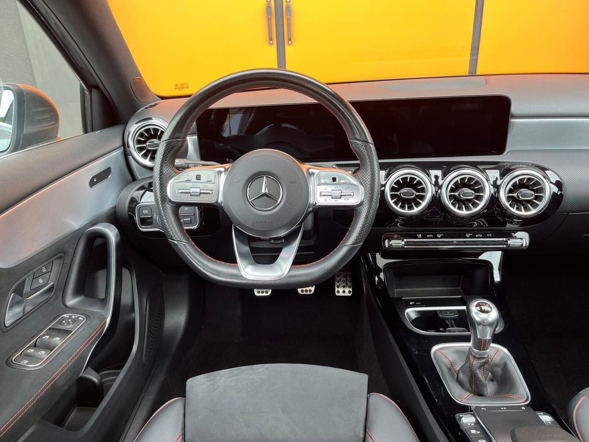 Mercedes-Benz Classe A 180 d Premium (15)