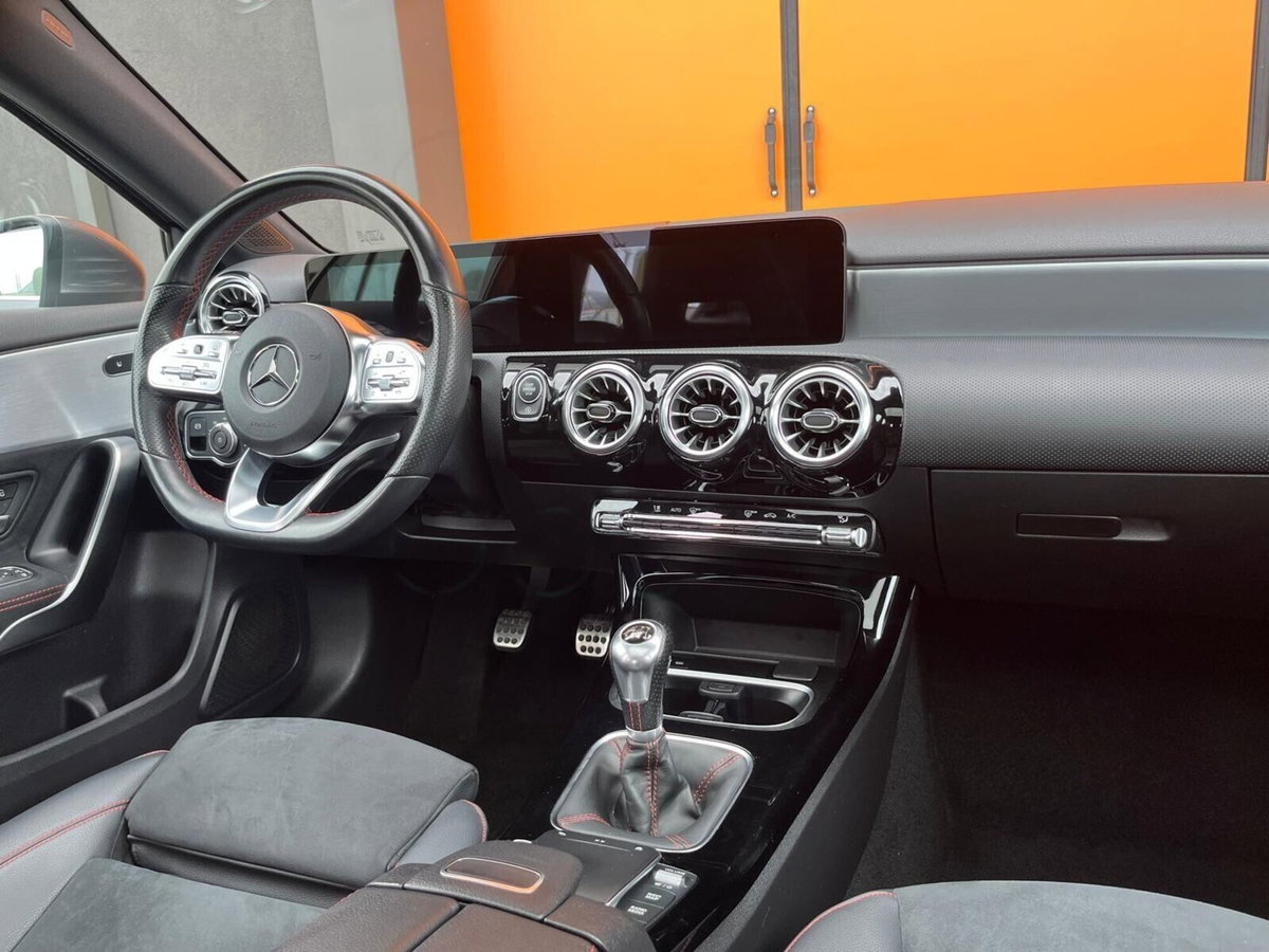 Mercedes-Benz Classe A 180 d Premium (16)
